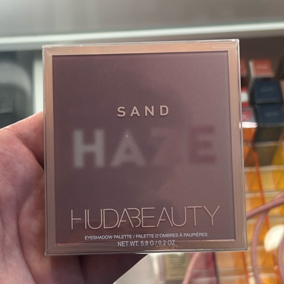 HUDA Beauty: Haze Obsessions Eyeshadow Palette (Sand) - Picture 2 of 4